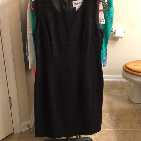 Women’s size 6 “Plaza South” LBD- EUC-midi length - Picture 3 of 10
